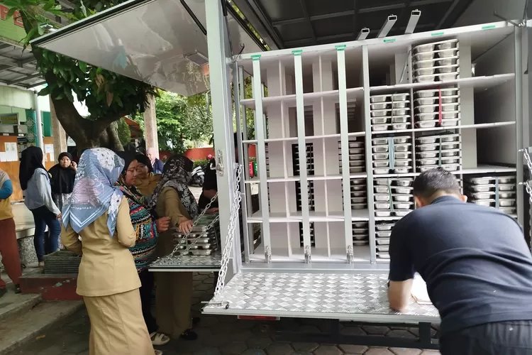 Makan Bergizi Gratis, Langkah Strategis Menuju Generasi Indonesia Emas