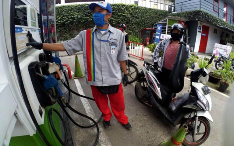 Duit Rakyat Bocor, Saatnya Libas Korupsi Migas di Pertamina