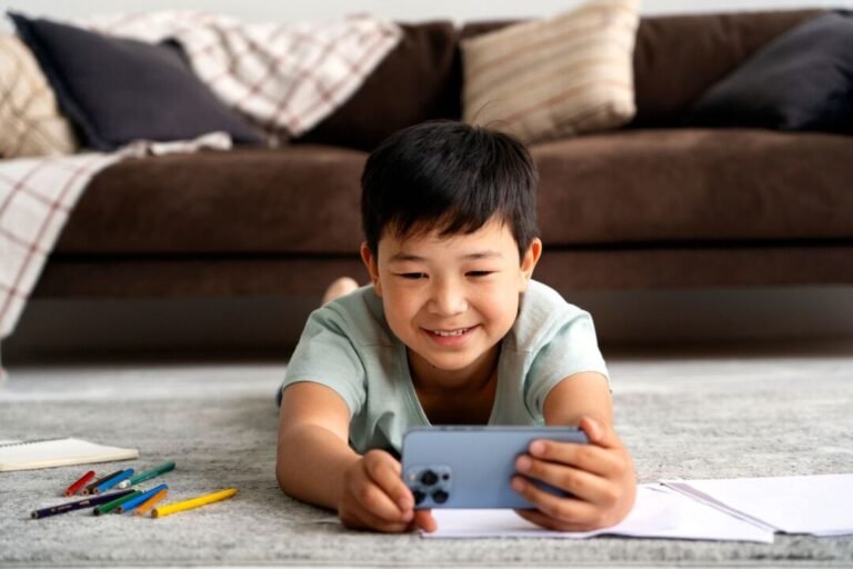 Presiden Resmi Umumkan PP Pembatasan Penggunaan Medsos untuk Anak