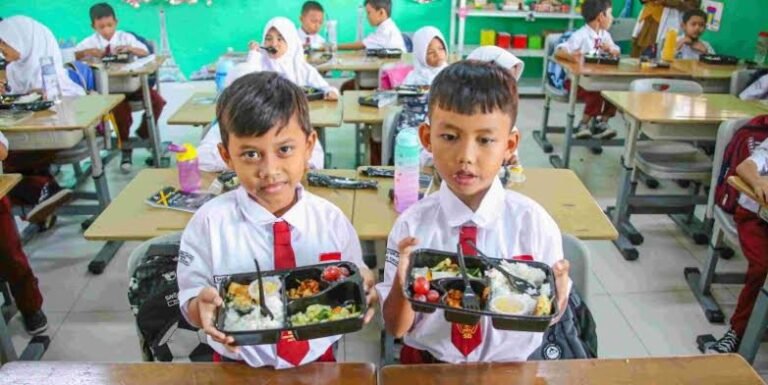 Makan Bergizi Gratis, Solusi Atasi Masalah Gizi Anak Indonesia