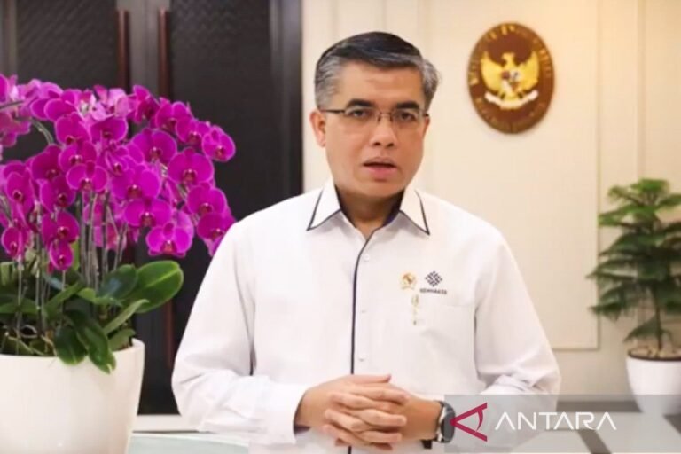 Satgas PHK Upaya Holistik Antisipasi PHK Massal