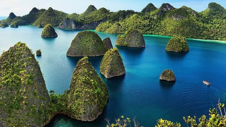 Pemerintah Prioritaskan Keberlanjutan di Raja Ampat: Investasi Tetap, Lingkungan Terjaga