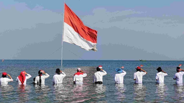 Tren Bajak Laut Nodai HUT RI, Saatnya Masyarakat Kibarkan Bendera Merah Putih