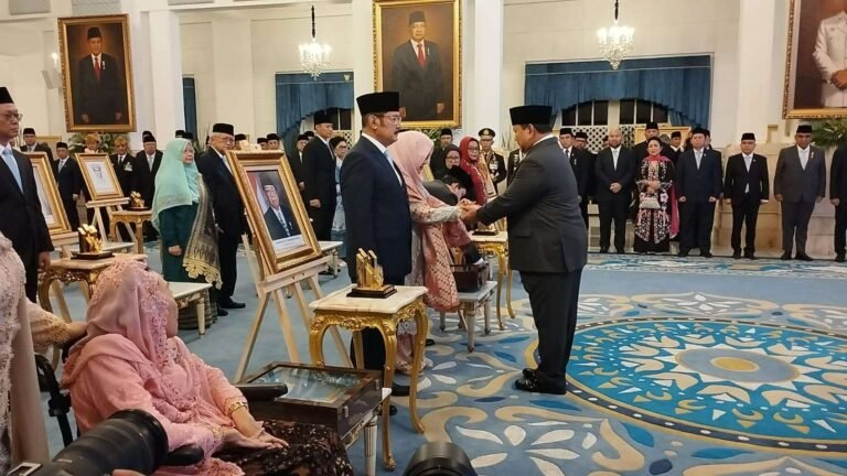 Jaga Persatuan, Pemerintah Imbau Masyarakat Hormati Proses Pemberian Gelar Pahlawan kepada Soeharto