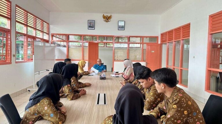 Pemerintah Percepat Pemerataan Teknologi Pendidikan Lewat Distribusi Laptop di Sekolah Rakyat