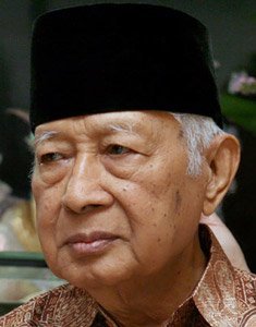 Publik Tak Perlu Terjebak Provokasi Demo Gelar Pahlawan Soeharto