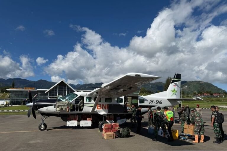 Pengiriman Bantuan Melalui Udara Ditingkatkan untuk Wilayah Terisolasi di Sumatra