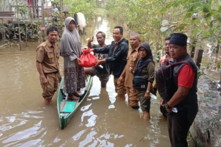 Pemerintah Salurkan Bansos Skala Besar untuk Korban Banjir Sumatera