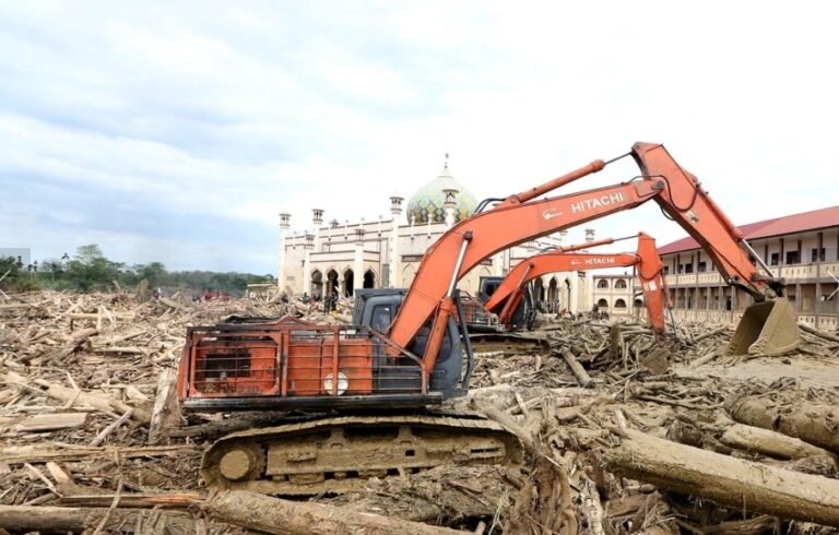 Masyarakat Aceh Sambut Positif Aksi Pemerintah Mempercepat Pembersihan Kayu Terbawa Banjir