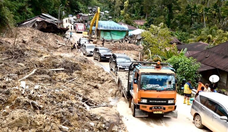 Pemerintah Konsolidasikan Kekuatan Nasional Tangani Bencana Sumatera