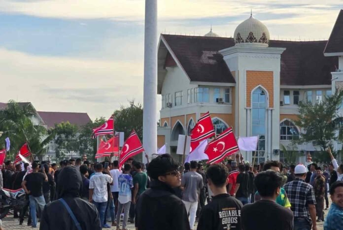 Distribusi Logistik Banjir Dipastikan Aman, Pemerintah Waspadai Provokasi Simbol Separatis