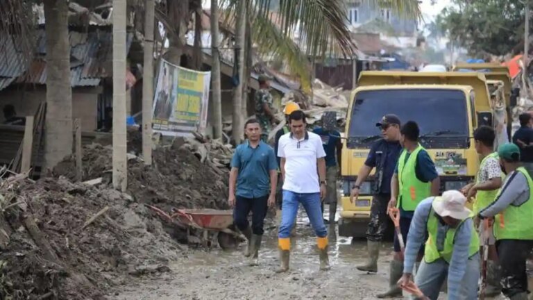 Kolaborasi Relawan dan Pemerintah Perkuat Penanganan Banjir di Sumatra