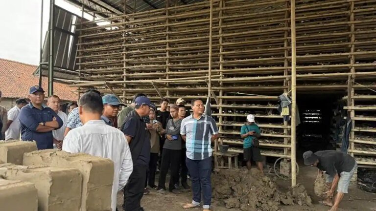 Dari Atap Rumah ke Kesejahteraan: Makna Strategis Gentengisasi