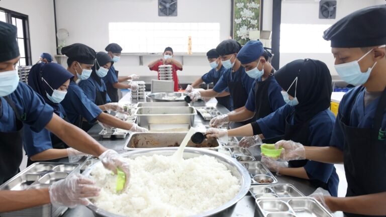 Pemerintah Tegaskan Transparansi MBG, SPPG Wajib Publikasikan Menu via Medsos