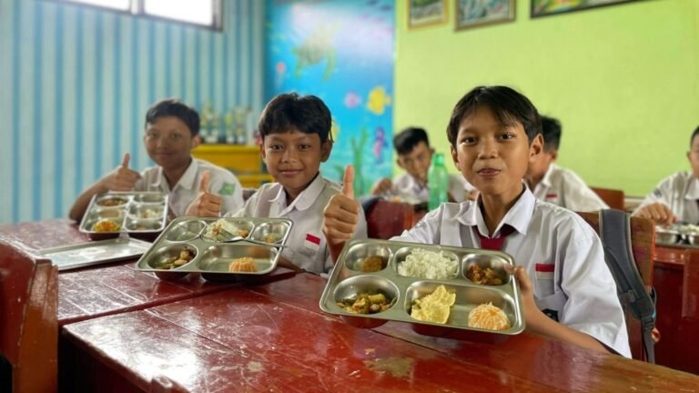 Masyarakat Rasakan Dampak Positif MBG, Dukungan Publik Terus Menguat