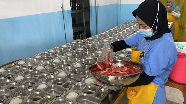 Survei Ungkap Program MBG Perkuat Kepercayaan Publik pada Pemerintahan Prabowo