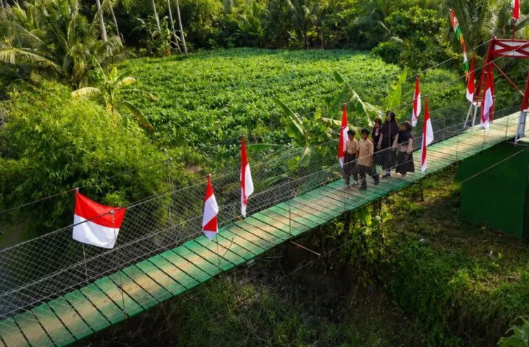 Jembatan Garuda Jadi Kado HUT RI ke-81 bagi Warga Desa Terisolasi