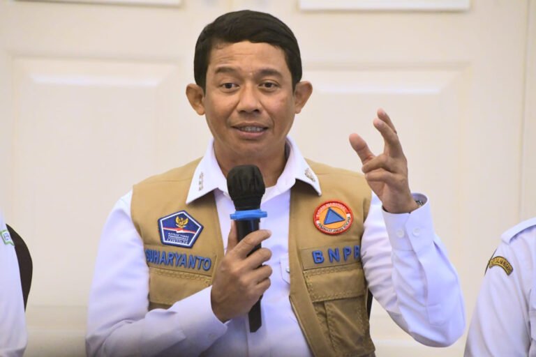 Pemerintah Percepat Bantuan Gempa NTT lewat Jalur Darat dan Udara