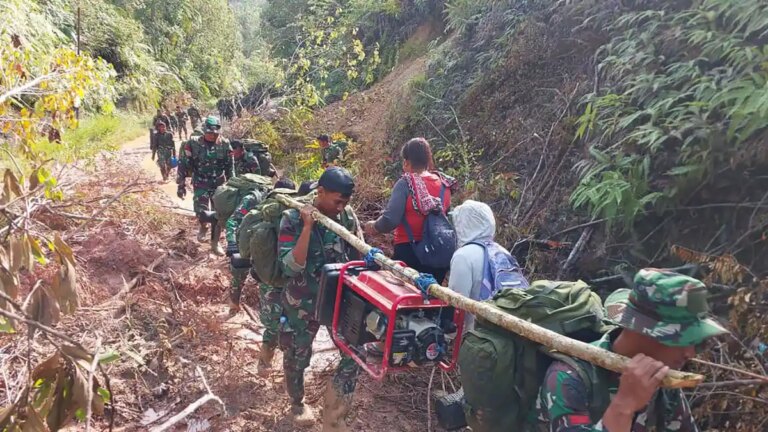 Mengapresiasi Peran TNI, dari Evakuasi hingga Pemulihan Bencana